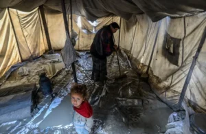 سيول عارمة تغمر مناطق في قطاع غزة وسط مشاهد مأساوية